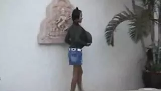 मा विभिन्न छेद केटी पुलिस द्वारा गडबड