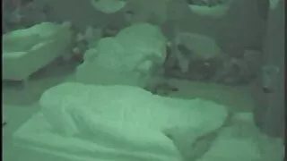सक्रिय कमबख्त र खुट्टा मा हात धारण