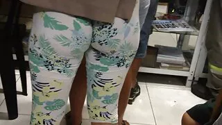 मीठो गोरा एक ठग द्वारा गडबड