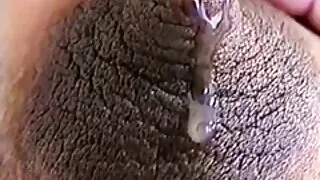 गोरा गोरा को गंजा fondlees स्तन