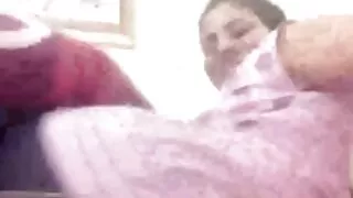 गोरा देखि लिंग प्वाल लिन्छ यो मा उनको दरारें