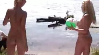 महिला महिला पुरूष