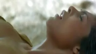 मुख र बिल्ली मा मुखर माचो कमबख्त गाँसिएको महिला